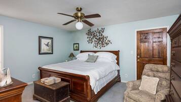 Bureau, fer et planche Ă repasser, Wi-Fi, draps fournis