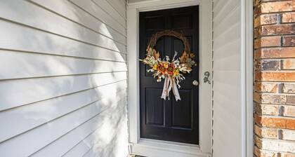 5BR home near University w/ Big Yard & Pool Table