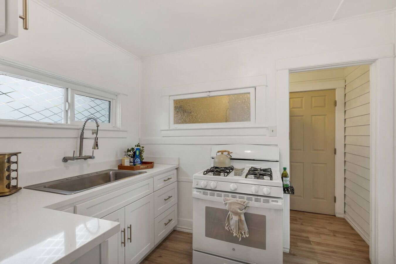 冰箱、微波炉、烤箱、炉灶