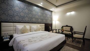 Premium Suite, Bathtub, City View | Desk, free WiFi