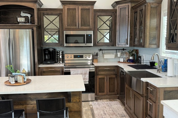 Køleskab, mikrobølgeovn, ovn, kogeplade