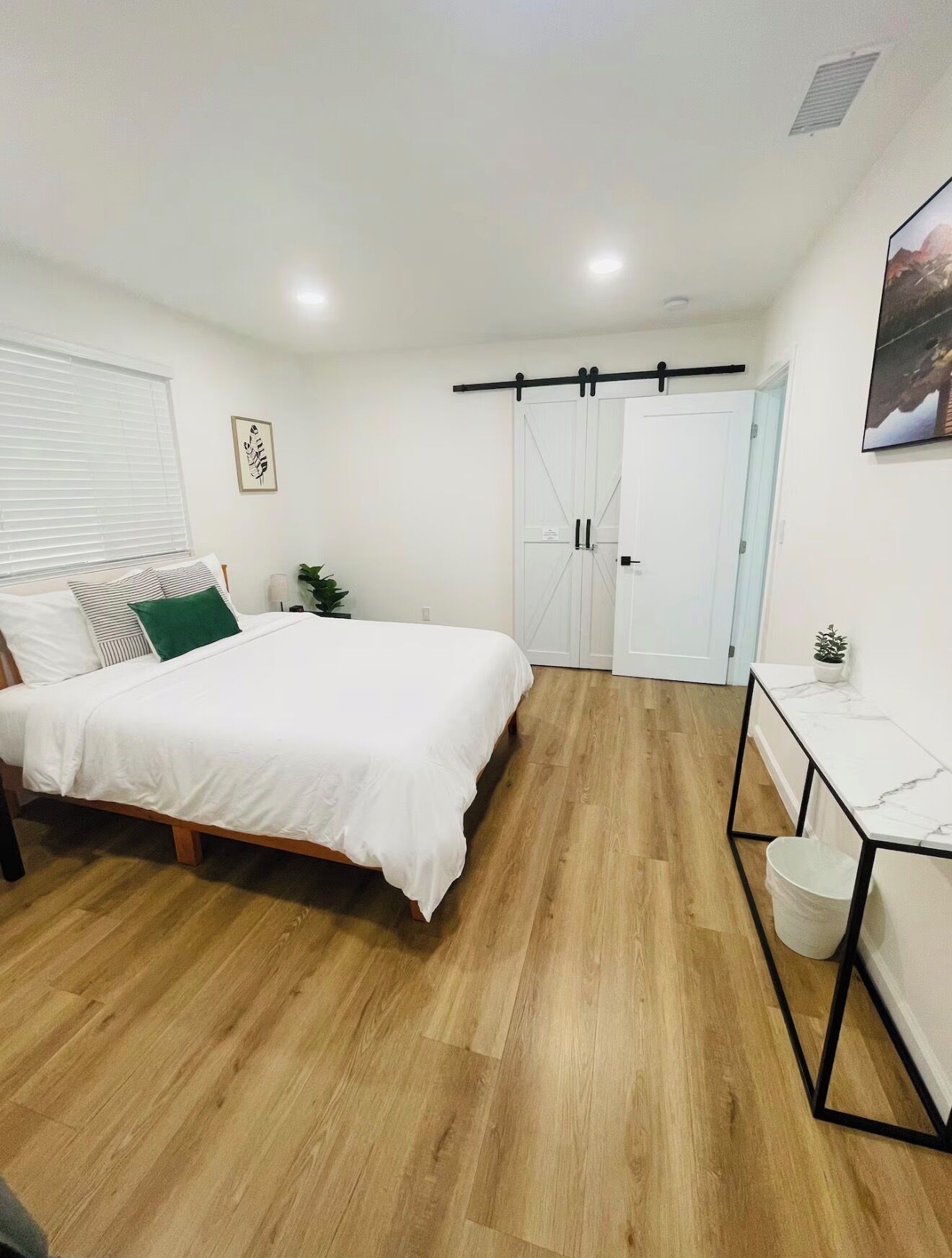 2 bedrooms, iron/ironing board, travel crib, free WiFi