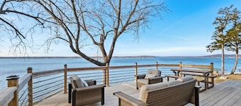 Patriot On the Bluff: Hot Tub>Waterfront>Relax