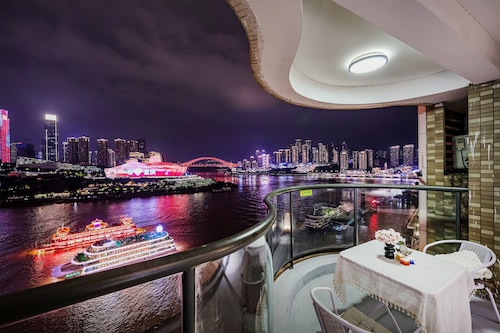 Baihong Riverview Drone Show Apartment
