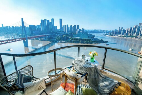 Baihong Riverview Drone Show Apartment