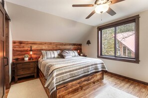 Travel cot, WiFi, bed sheets - Loft at Aspen, new construction just 16 miles from YNP/2 bedroom (Island Park)