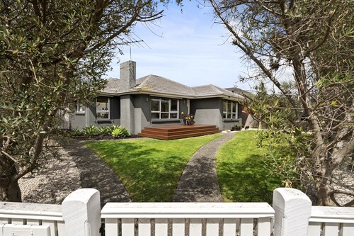 Relaxed Bayside Stay With Outdoor Space