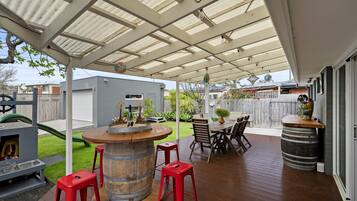 Apartment | Outdoor dining