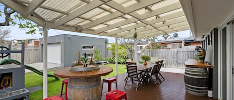 Apartment | Outdoor dining