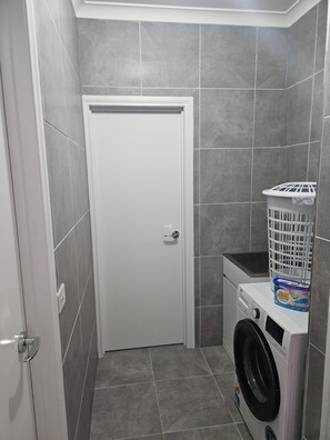 Interior - Modern Family Home in a Quiet, Convenient Locations in Pakenham (Pakenham)