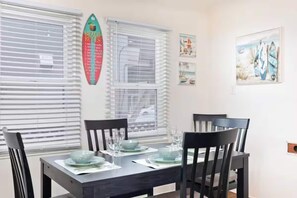 Dining - 1-minute walk to the beach & bay in Mission Beach. This coastal stay features AC (rare) and a private garage. Belmont Park, dining, and coffee are a short walk away. Perfect for a fully walkable San Diego beach stay. (San Diego)
