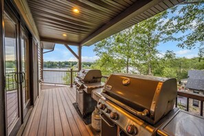 Property grounds - Water's Edge!  11 Bdrm, 5.5 Bath, Lakefront, Dock, Sleeps 35, Hot Tub, IR Sauna (Lake Harmony)