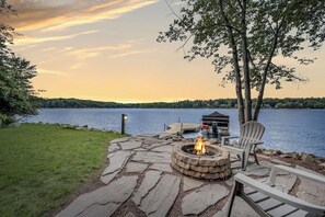 Property grounds - “Waters Edge” 9 Bdrm, 4.5-Bath, Lakefront, Dock, Sleeps 31, Hot Tub, Pool Tbl (Lake Harmony)