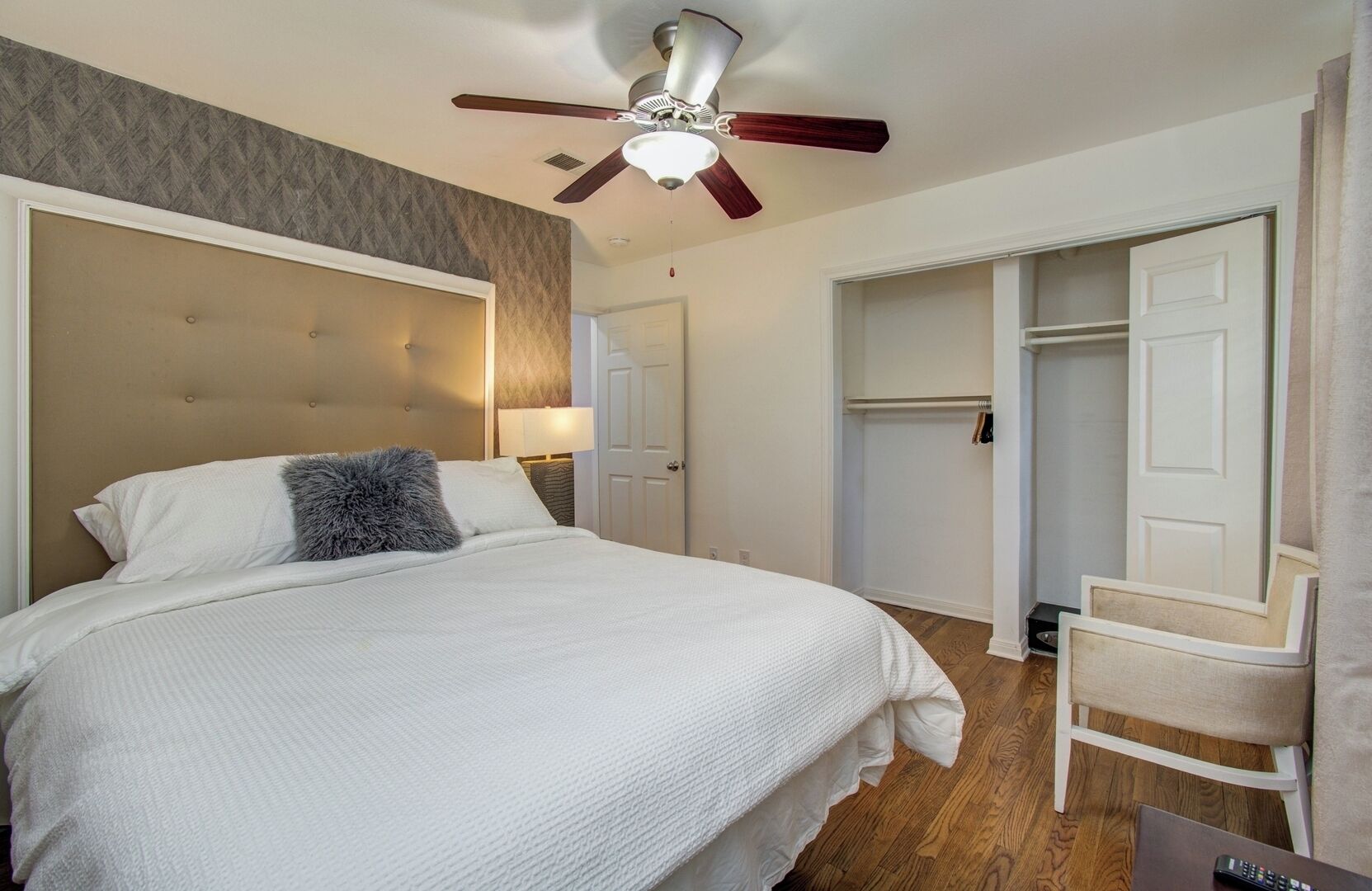 Iron/ironing board, WiFi, bed sheets