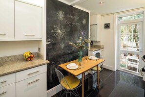 Dining - Historic 2BR Home - Garden, BBQ, Parking (Greater London)