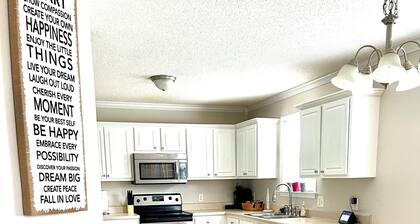 Cozy Cul-De-Sac: 3BR, 2.5BA w/ Multipurpose Room & Spacious Backyard