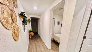 2 slaapkamers, een strijkplank/strijkijzer, wifi, beddengoed