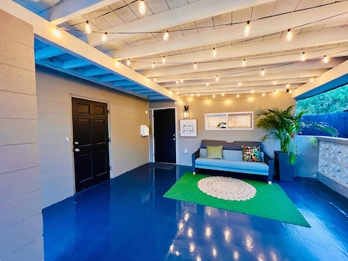 2-bedroom condo  15 MIN DISNEY / FULL KITCHEN / NETFLIX / AMENITIES