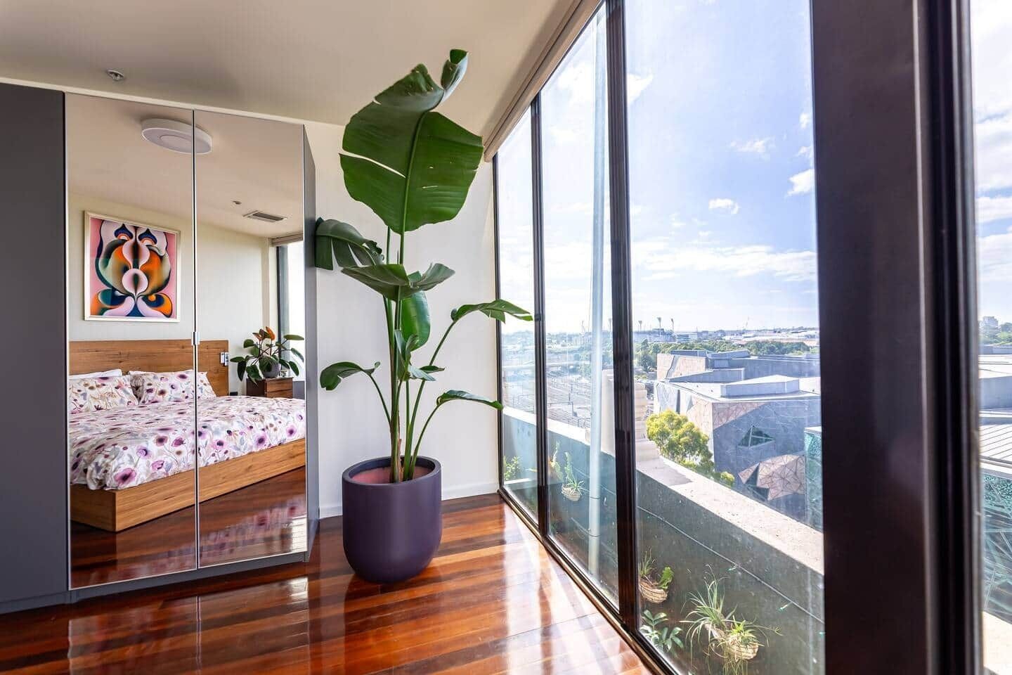 المنشأة من الداخل