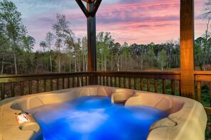 Outdoor spa tub - NEW! 12BR, Pool, Hot Tub, Sleeps 26 (Sevierville)