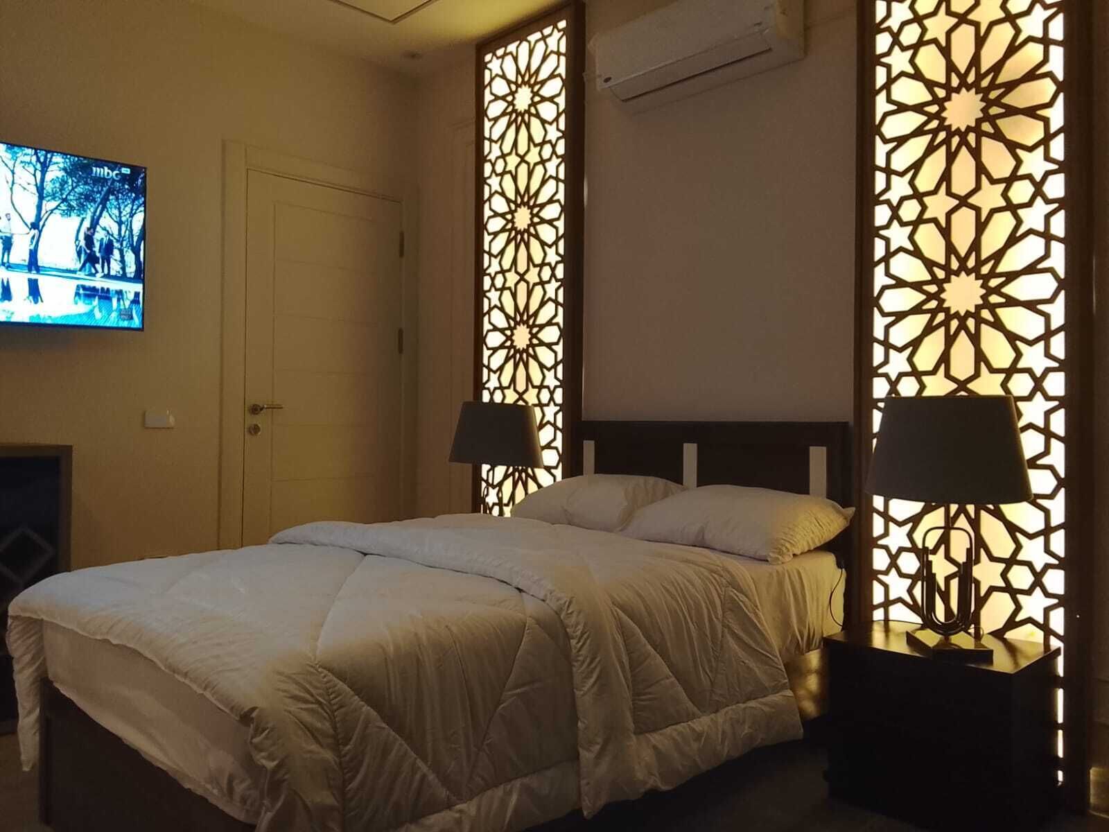 7 bedrooms, desk, iron/ironing board, travel crib