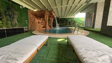 Piscine couverte, piscine chauffée