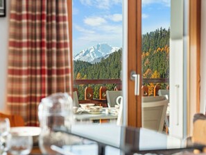 تناول الطعام