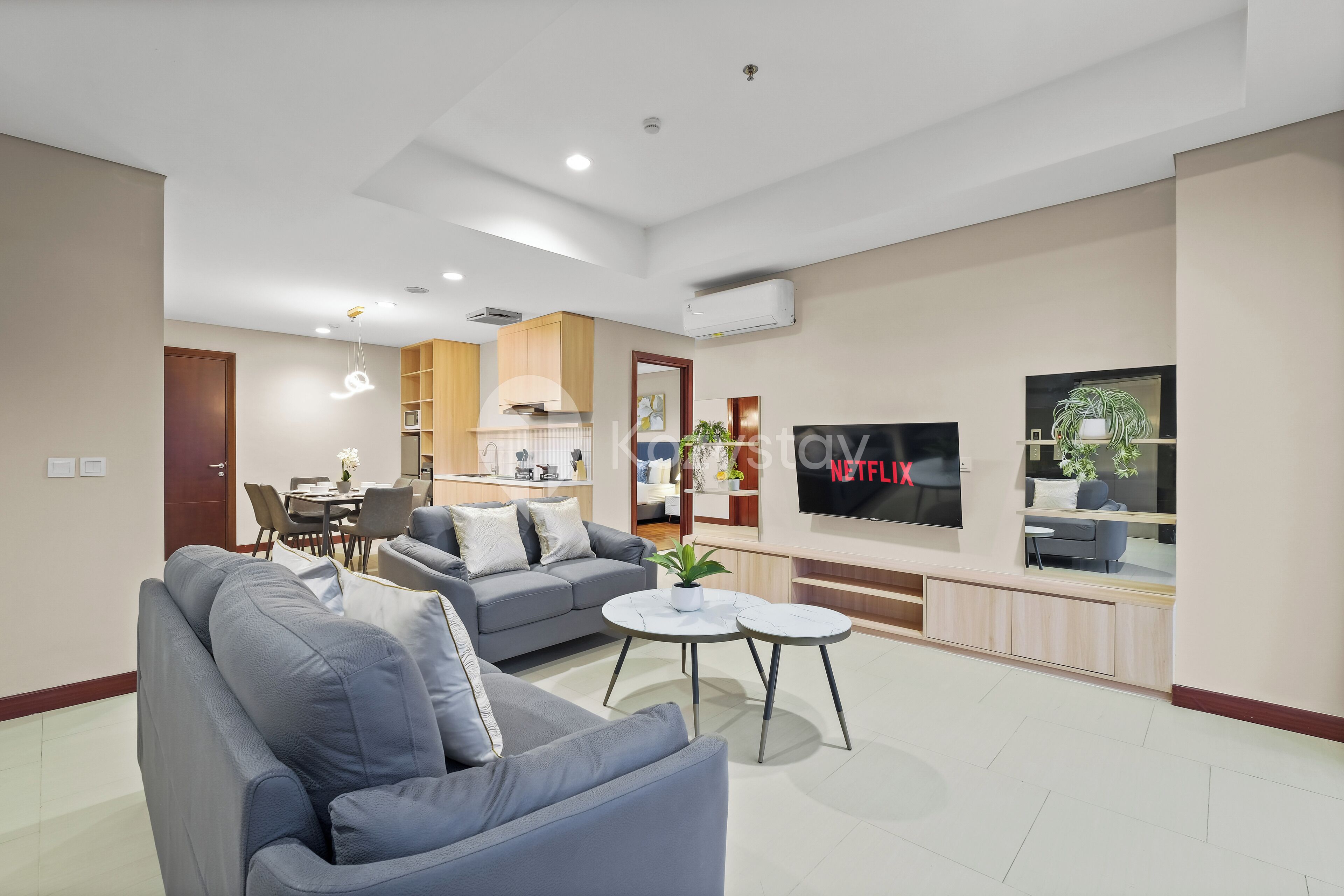 Apartamento, 3 habitaciones, vistas a la ciudad | Sala de estar | Una Smart TV, Netflix, servicios de streaming