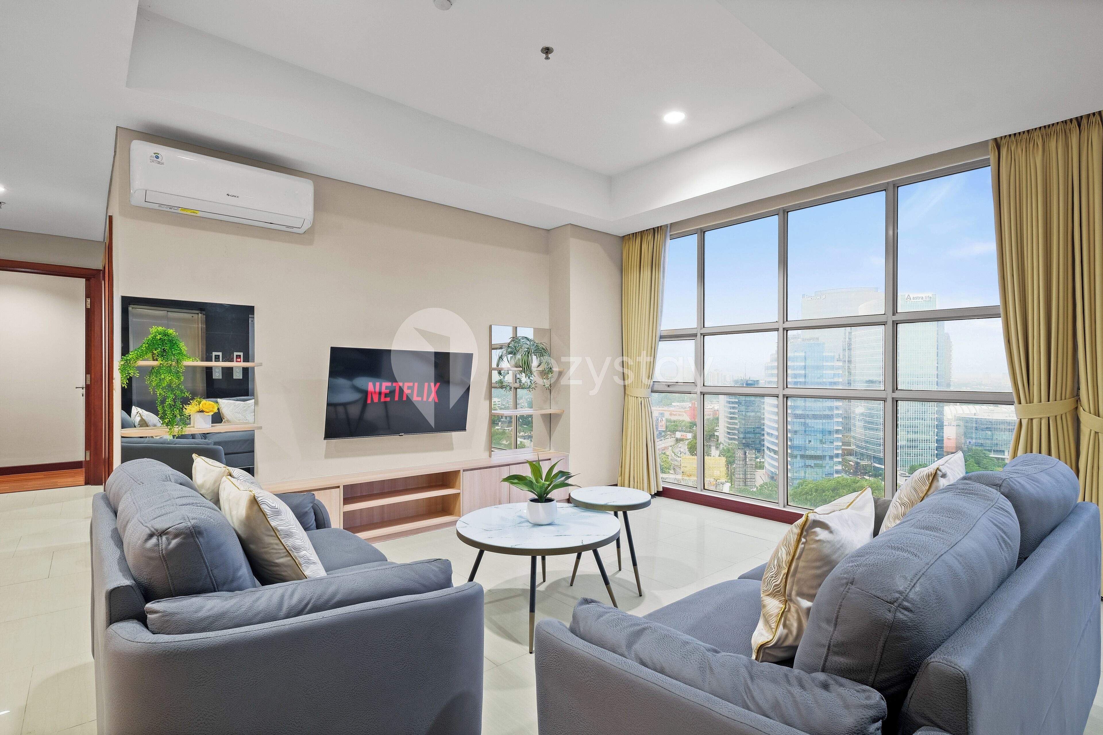 Apartamento, 3 habitaciones, vistas a la ciudad | Sala de estar | Una Smart TV, Netflix, servicios de streaming