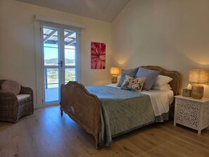 5 bedrooms, iron/ironing board, WiFi, bed sheets