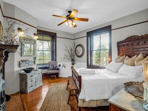 アイロン / アイロン台、WiFi (無料)、ベッドシーツ