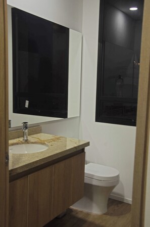 Handtücher, Seife, Toilettenpapier