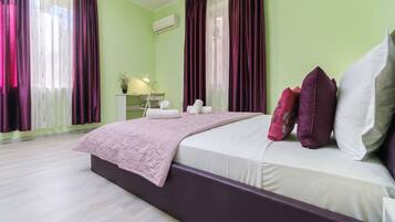 Iron/ironing board, WiFi, bed sheets