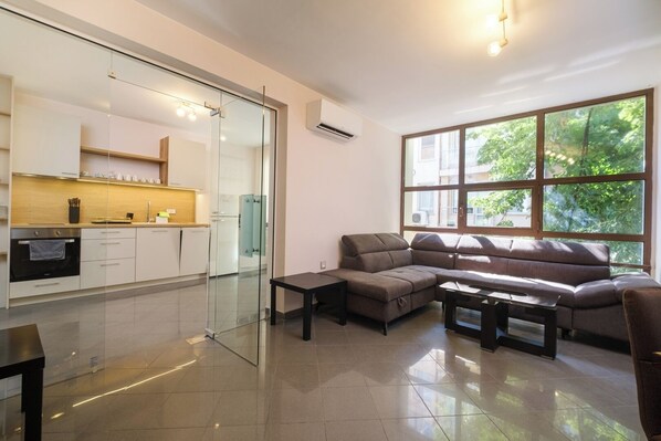 TV - 2-Bedroom Apartment in the City Center (Plovdiv)