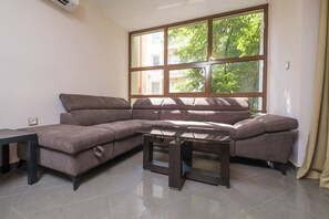 TV - 2-Bedroom Apartment in the City Center (Plovdiv)