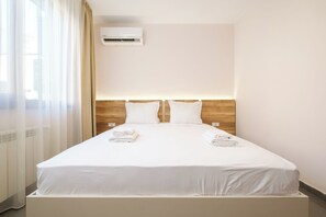 Iron/ironing board, travel cot, WiFi, bed sheets - 2-Bedroom Apartment in the City Center (Plovdiv)