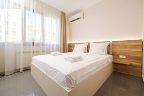 Iron/ironing board, travel cot, WiFi, bed sheets - 2-Bedroom Apartment in the City Center (Plovdiv)