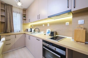 雪櫃、微波爐、焗爐、爐具