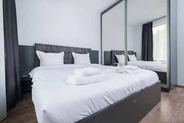 Bügeleisen/Bügelbrett, Reisekinderbett, WLAN, Bettwäsche