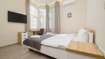 Bureau, fer et planche Ă repasser, lit parapluie, Wi-Fi