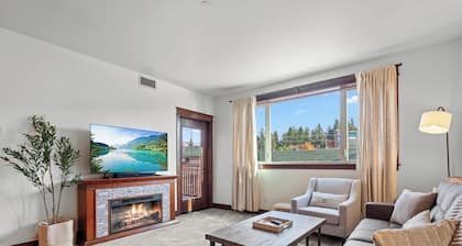 Stylish Minimalist Condo in Riverstone — Dining & Shops at Your Doorstep