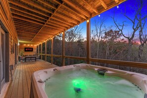 Terrace/patio - Helen Escape|Theater+HotTub|Game Cave (Helen)