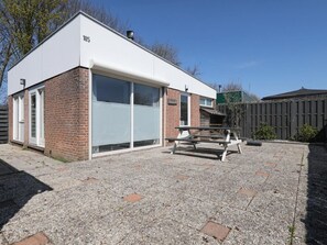 Outdoor dining - Zonneschijn by Interhome (Noordwijkerhout)