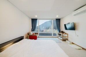 Basic Room, 1 Bedroom (2 Room(1 Pet Free)) | 1 bedroom, free WiFi