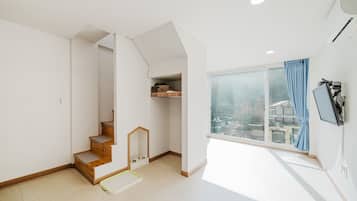 Chambre de base, 1 chambre (4 Room(1 Pet Free)) | 1 chambre, accès au Wi-Fi (inclus)