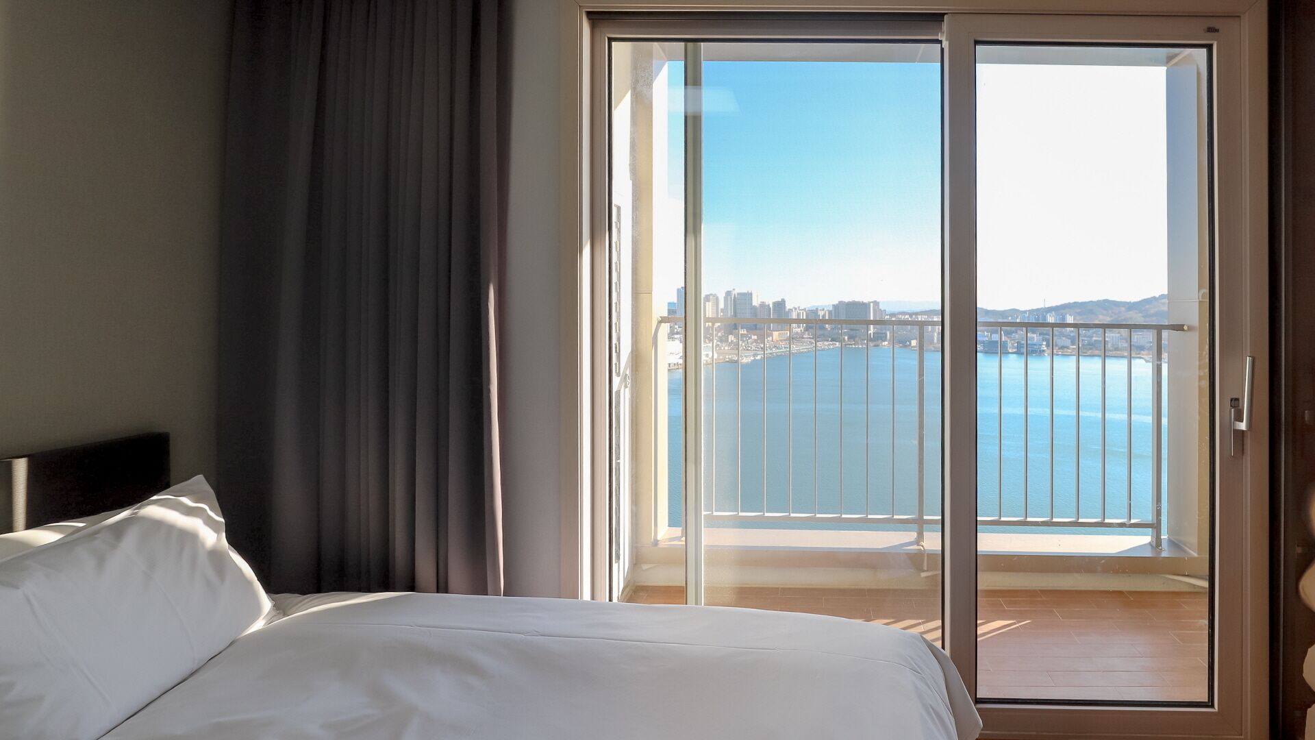 Quarto família, para não fumantes, vista para o lago | Wi-Fi de cortesia