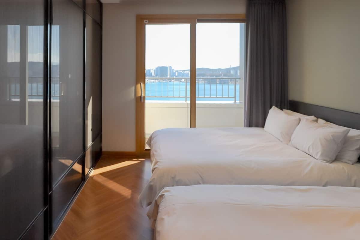 Royal Suite, Non Smoking, Lake View | Free WiFi