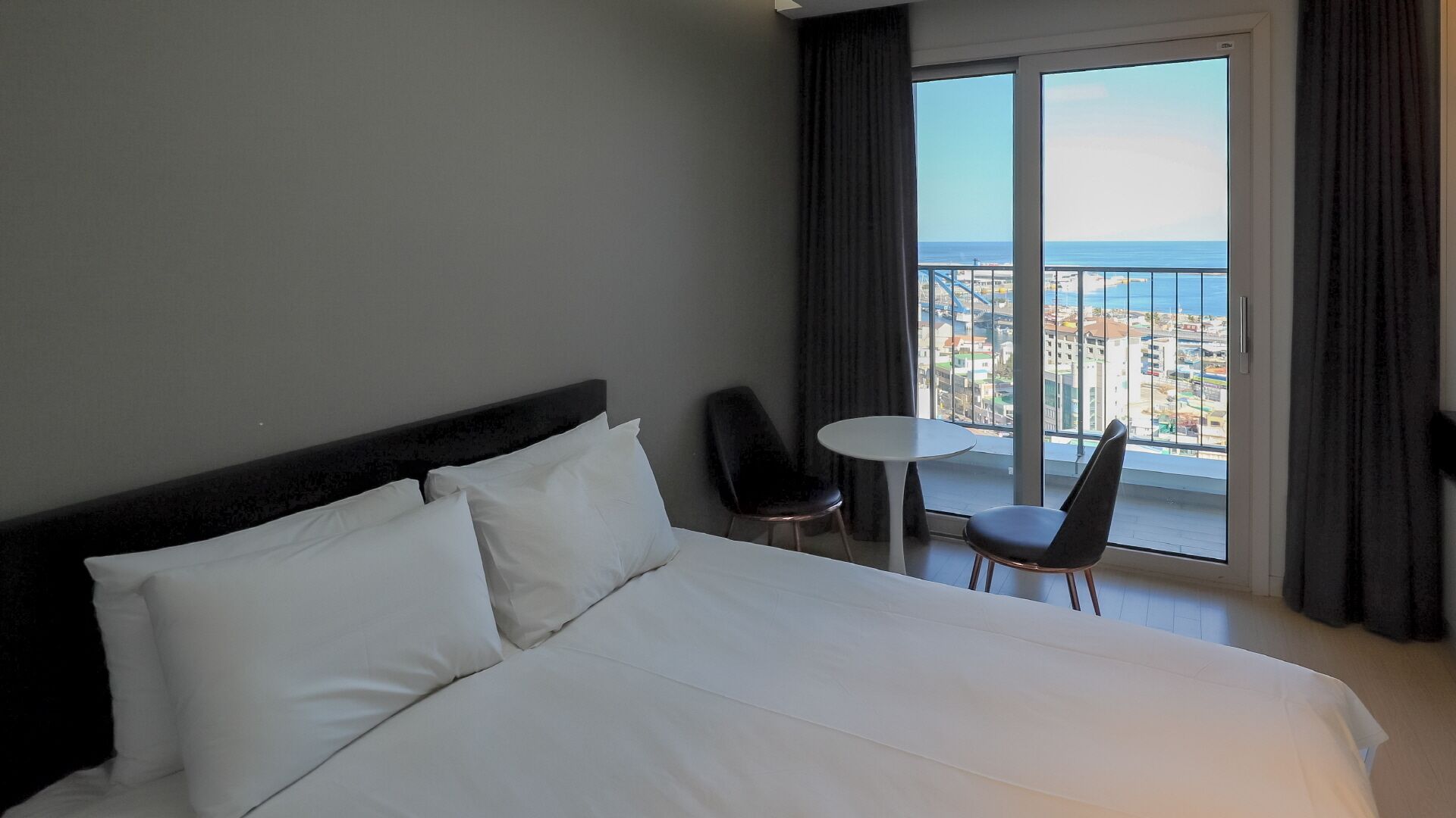 Standaard tweepersoonskamer, niet-roken, gedeeltelijk uitzicht op zee | Gratis wifi