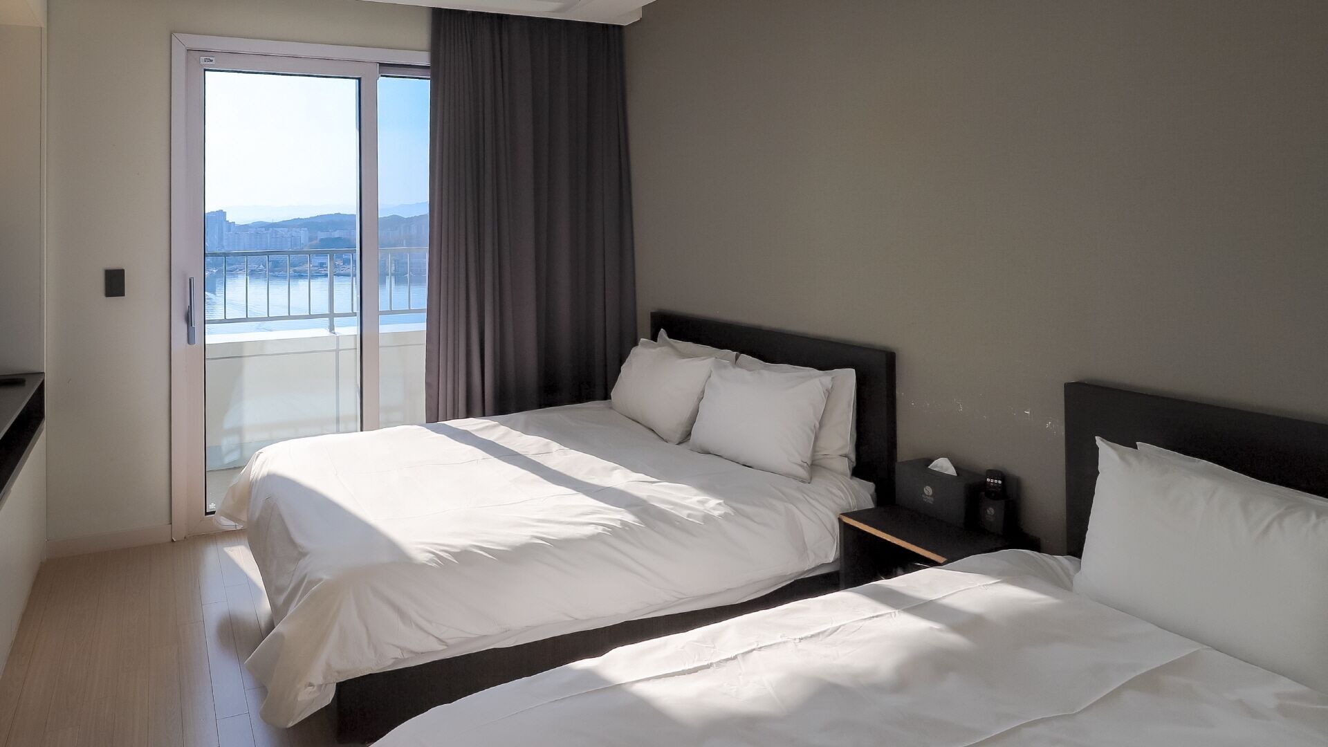 Deluxe Twin kamer, niet-roken, uitzicht op meer | Gratis wifi