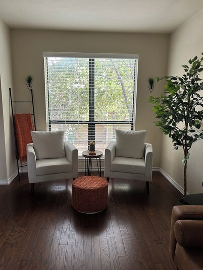 Cozy 2-bedroom townhome near UTA, Cowboys Stadium, Globe Life Field